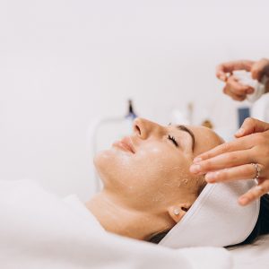 Tratamente faciale dermato-cosmetice